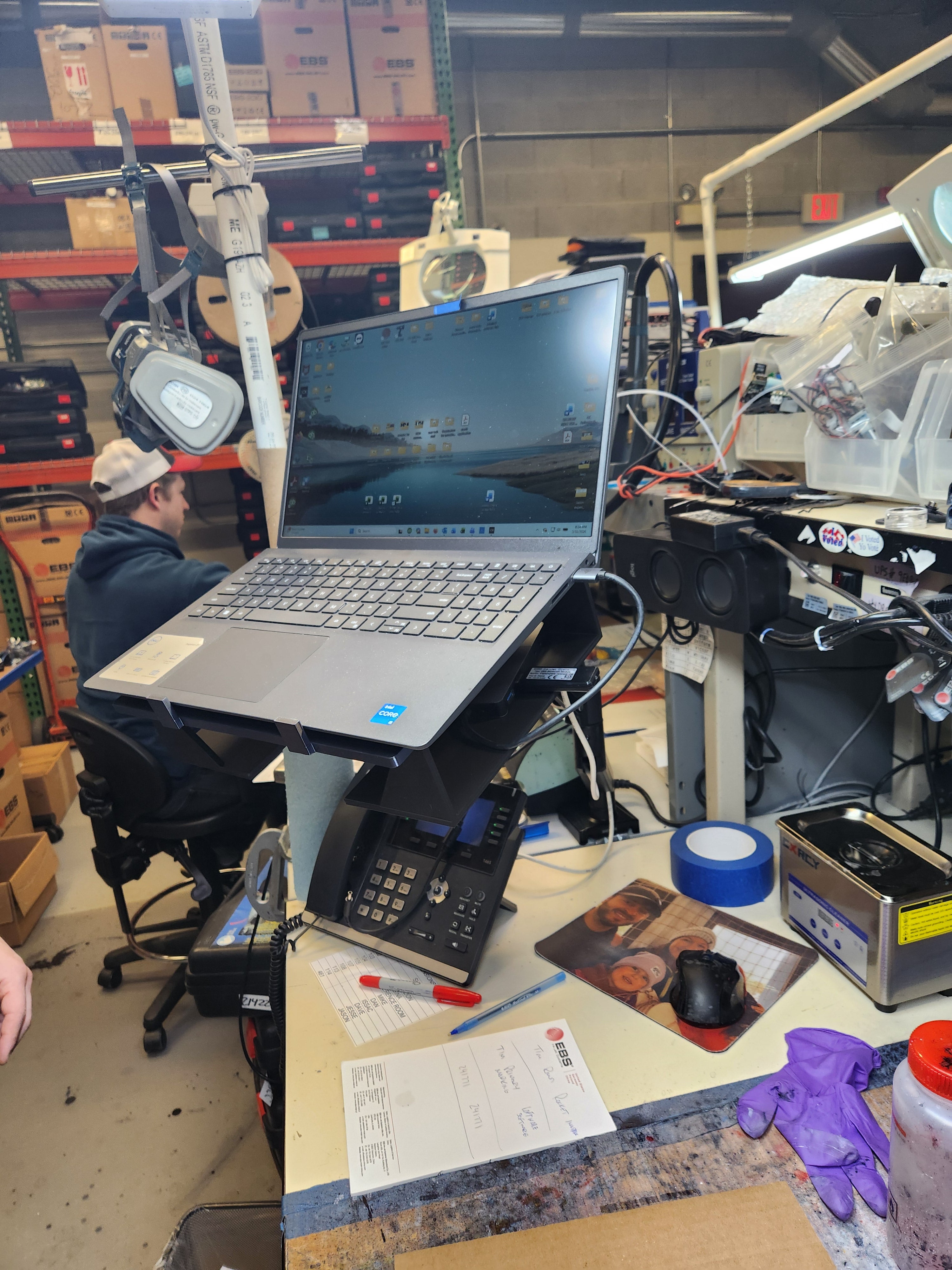Articulated Laptop Stand with Adjustable Shelves